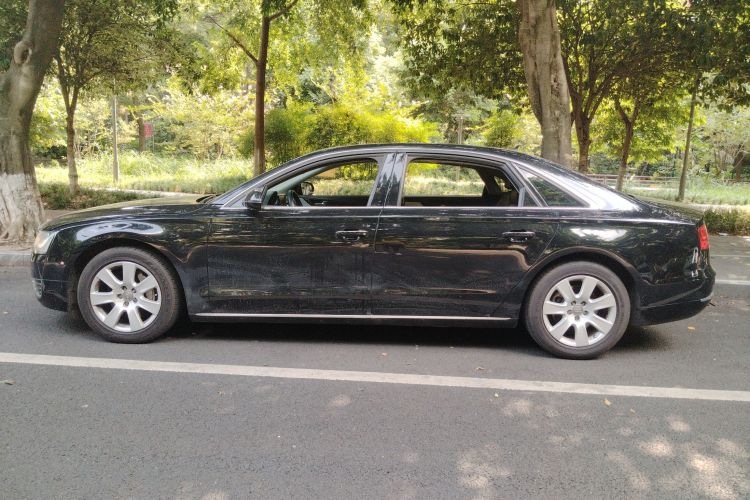 奥迪A8 2013款 A8L 30 FSI 舒适型车身外观4