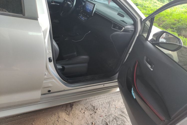 丰田 雷凌 2021款 双擎 1.8H E-CVT运动版局部细节9005