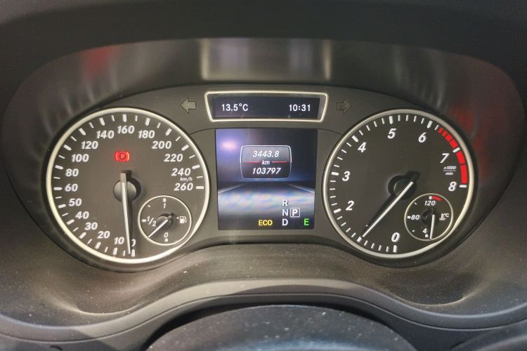 奔驰B级 2012款 B 200中控内饰15