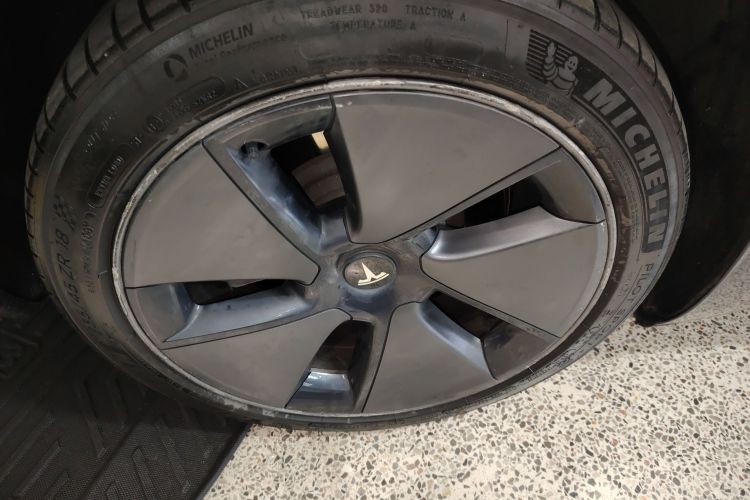 特斯拉 Model 3 2021款 标准续航后驱升级版 3D6车身外观6003