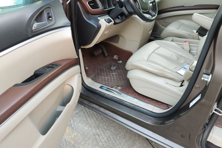 别克GL8 2014款 3.0L XT豪华商务旗舰版中控内饰7003