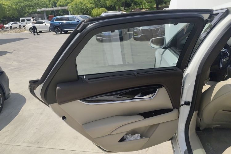 凯迪拉克XTS 2014款 28T 铂金版中控内饰7008