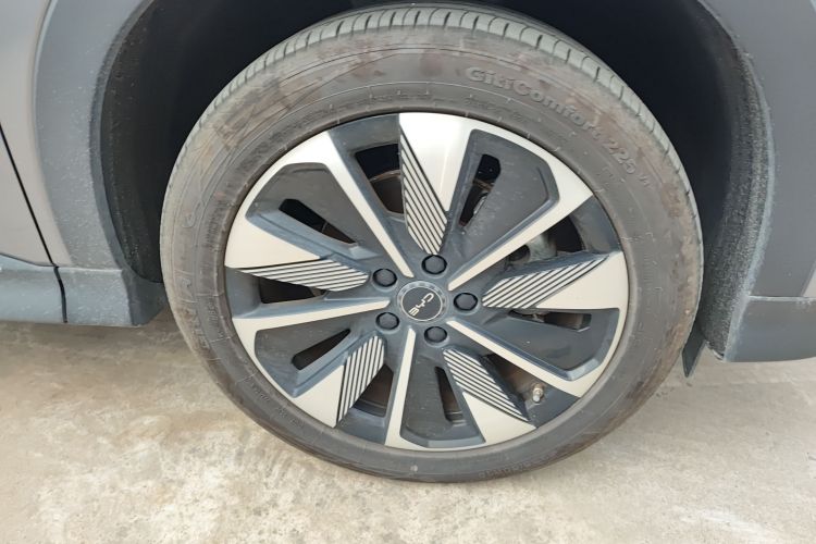 比亚迪 宋PLUS新能源 2025款 EV 智驾版 605km 旗舰型车身外观10