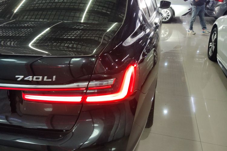 宝马7系 2019款 改款 730Li 豪华套装车身外观9