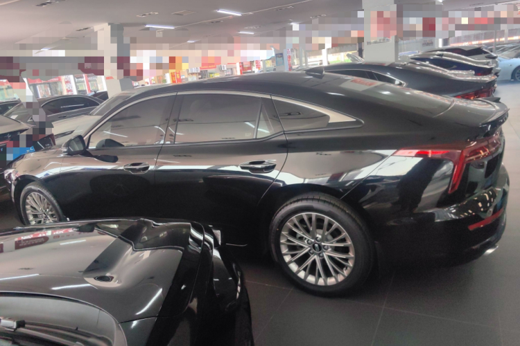 奔腾B70 2025款 龙耀版 1.5T 欢享型车身外观4