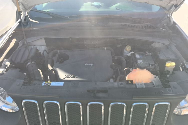 Jeep 自由侠 2017款  180T 自动劲能版局部细节24