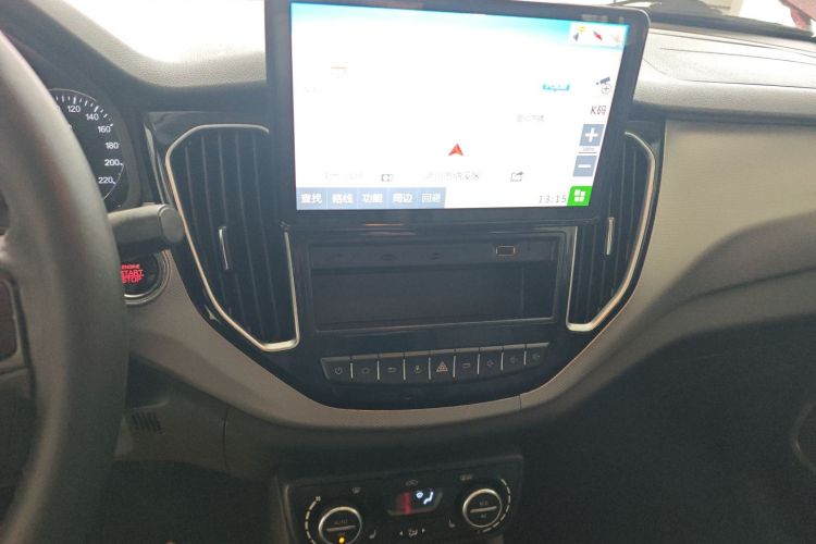 一汽 森雅R7 2016款 1.6L 手动尊贵型中控内饰16