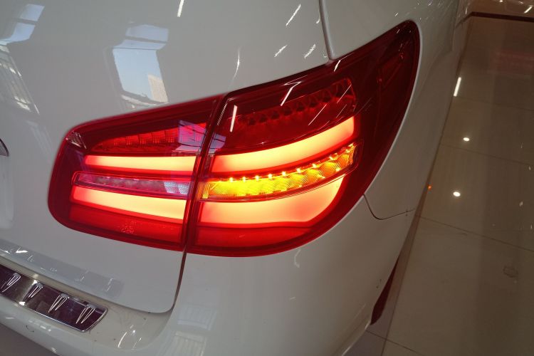 奔驰B级 2015款 B 200 时尚型车身外观6006