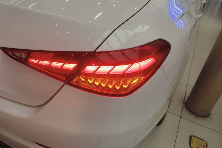 奔驰C级 2022款 C 260 L车身外观9