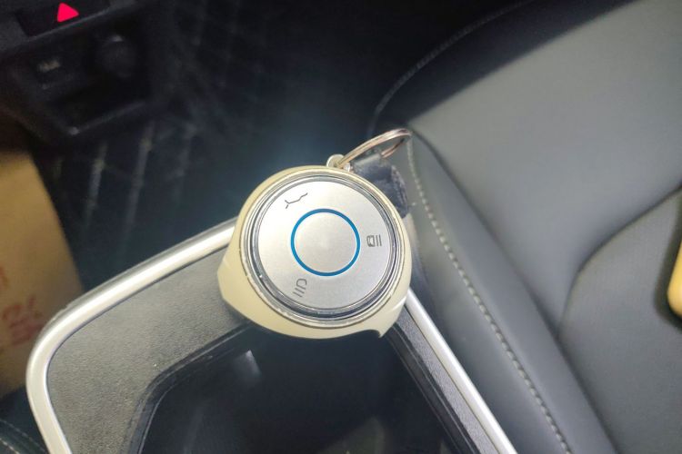 哪吒汽车 哪吒V 2022款 潮 400 Lite中控内饰11