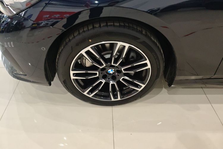 宝马5系 2026款 530Li 领先型 M运动套装车身外观6007