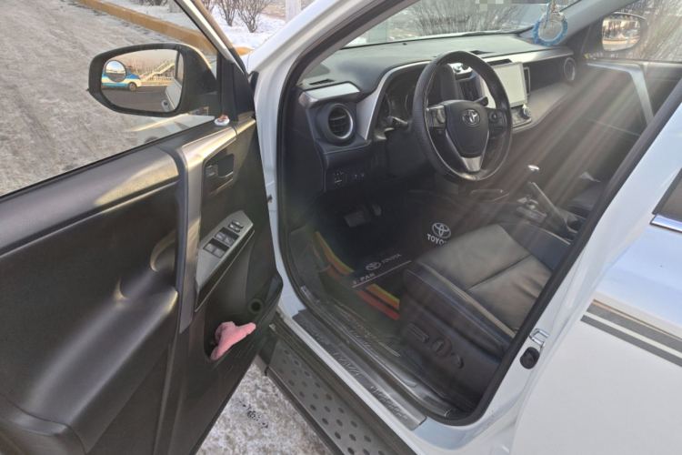 丰田 RAV4荣放 2018款 2.5L 自动四驱精英i版中控内饰20
