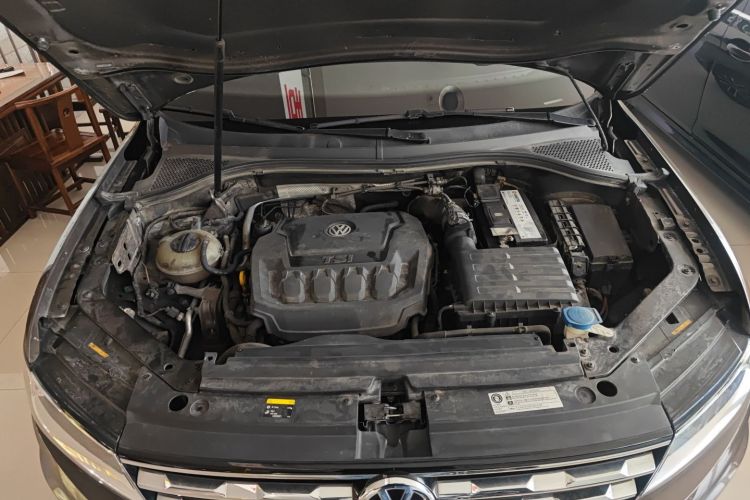 大众 途观L 2018款 330TSI 自动两驱豪华版机舱底盘24