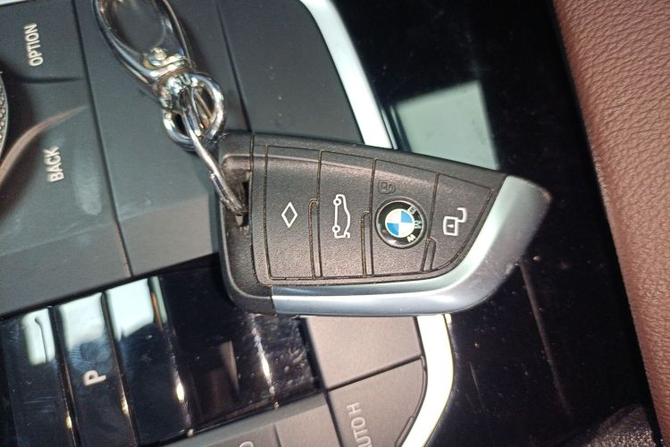 宝马i3 2022款 eDrive 35 L中控内饰11