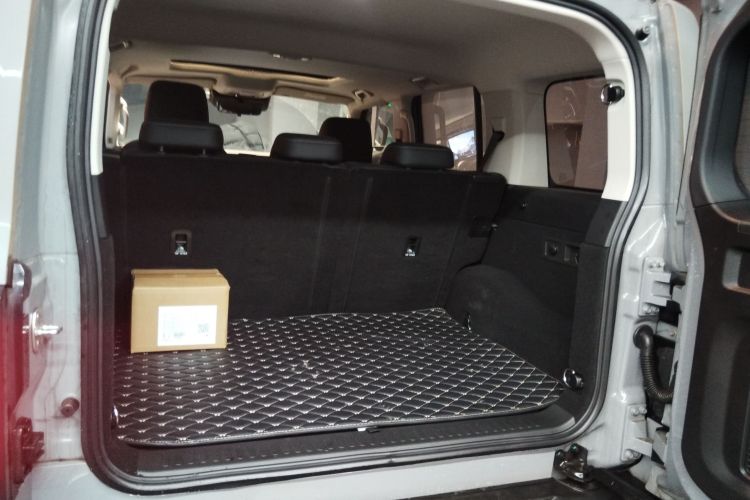 坦克300 2024款 2.0T 征服者机舱底盘23