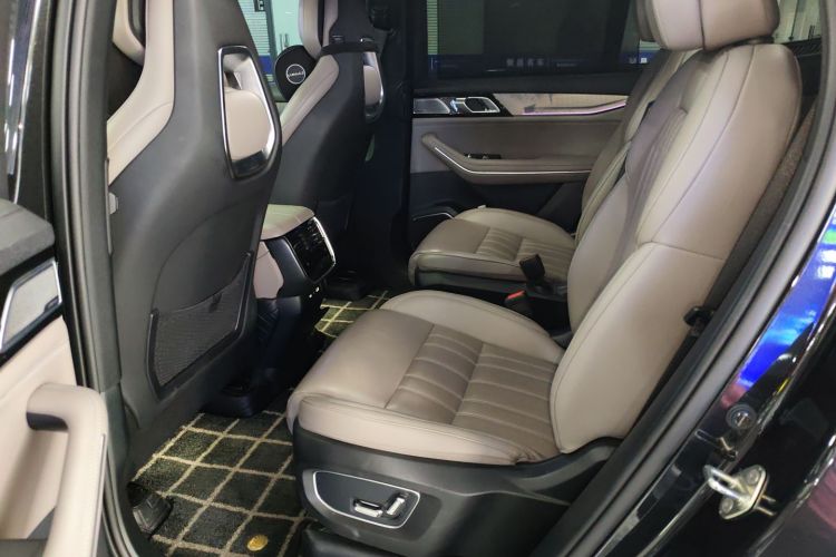 领克09 EM-P 2023款 2.0TD EM-P 远航版PM 六座中控内饰21