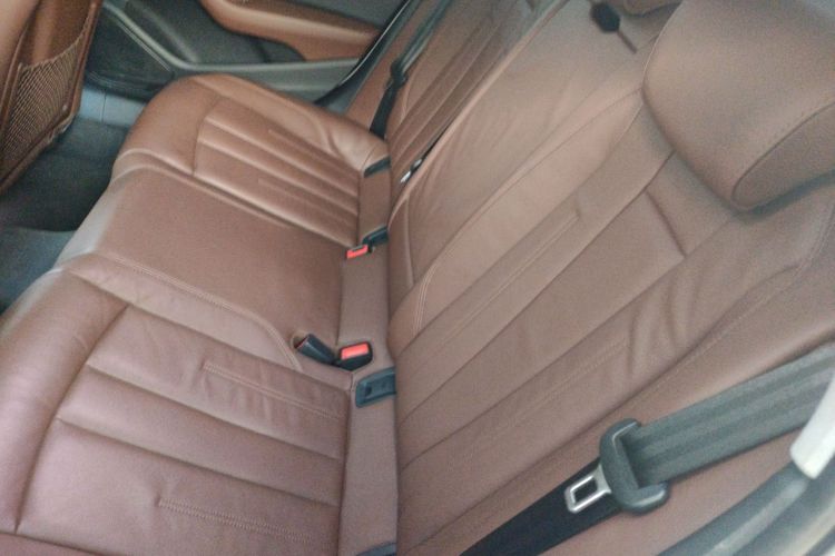 奥迪A4L 2019款 40 TFSI 时尚型 国VI中控内饰21