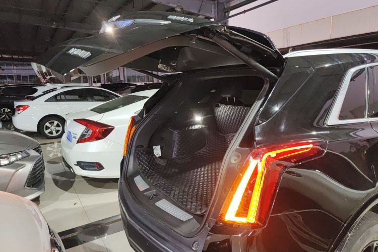 凯迪拉克XT5 2020款 28T 豪华型机舱底盘23