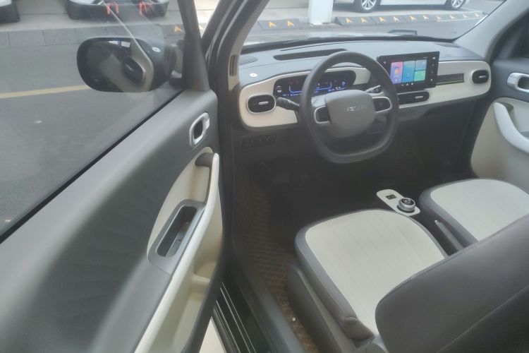 吉利银河 2025款 210km 熊猫卡丁中控内饰20