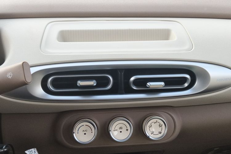 五菱汽车 宏光MINIEV 2025款 四门版 进阶款中控内饰16