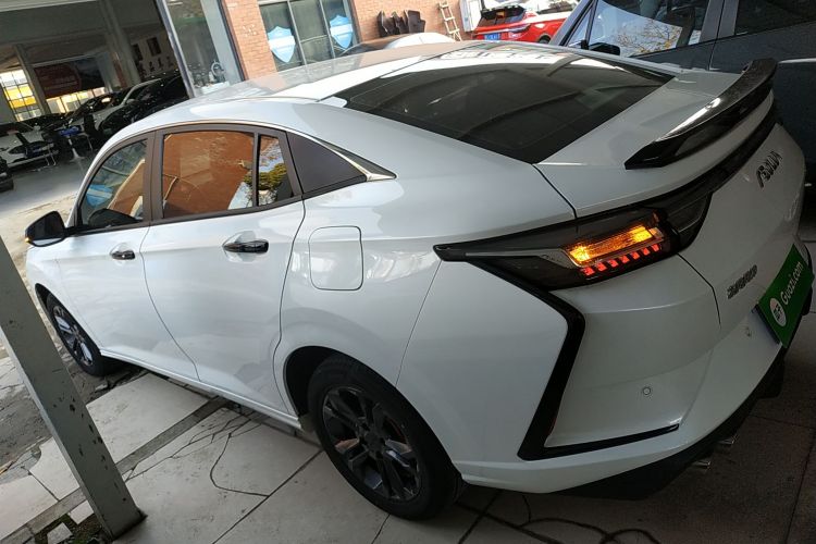 东风风神 奕炫 2023款 马赫版 1.5L 自动追影版车身外观4