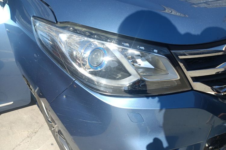 上汽大通MAXUS 大通G10 2016款 2.0T 自动豪华行政版车身外观8