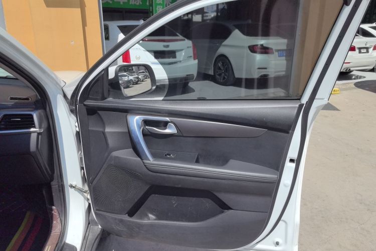 起亚 智跑 2019款 2.0L 自动智享豪华版中控内饰7005