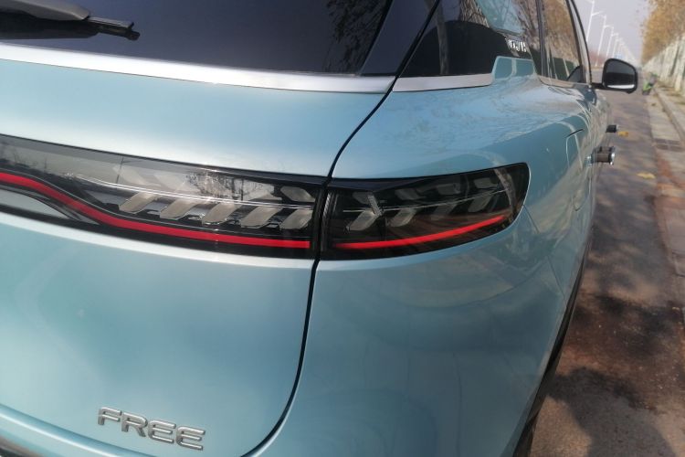 岚图汽车 岚图FREE 2021款 四驱标准增程专属豪华套装车身外观9