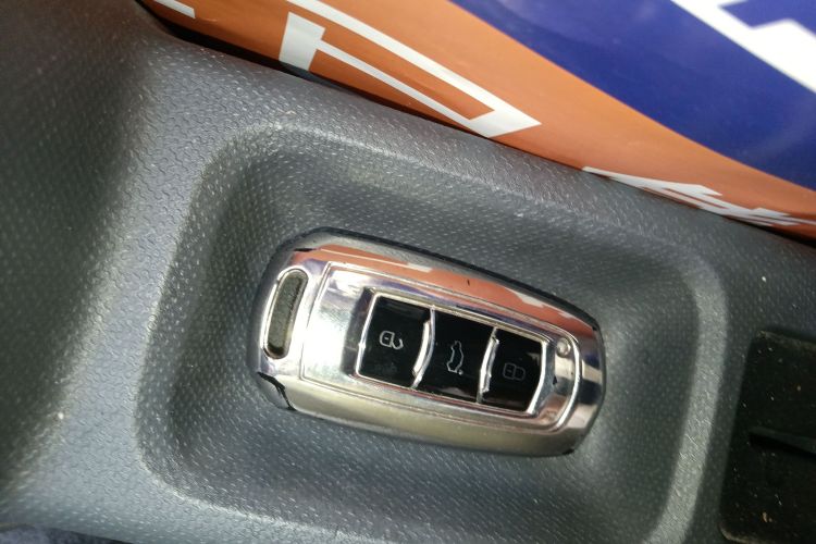 吉利汽车 2023款 熊猫mini 200km 灵动熊中控内饰7001