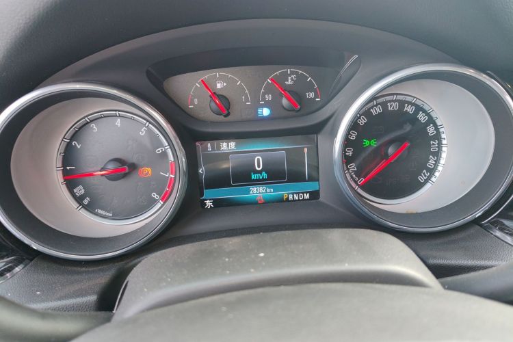 别克 君威 2017款 20T 精英型中控内饰14