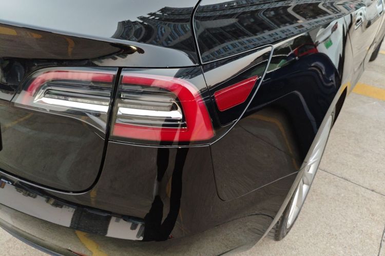 特斯拉 Model 3 2020款 改款 长续航后轮驱动版车身外观9