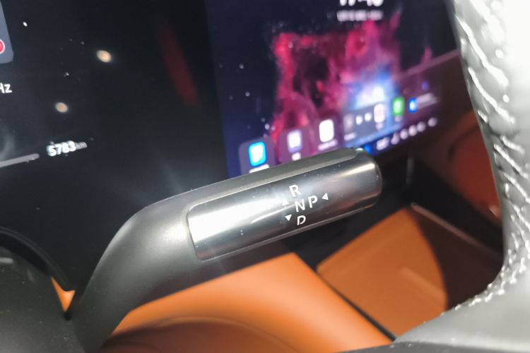 鸿蒙智行 问界M8 2025款 纯电 Max+ 六座四驱版中控内饰18