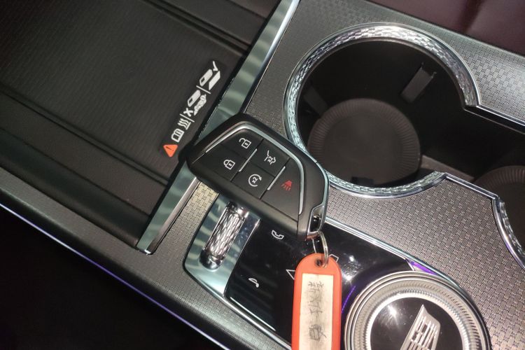 凯迪拉克XT5 2025款 2.0T 铂金型中控内饰7001