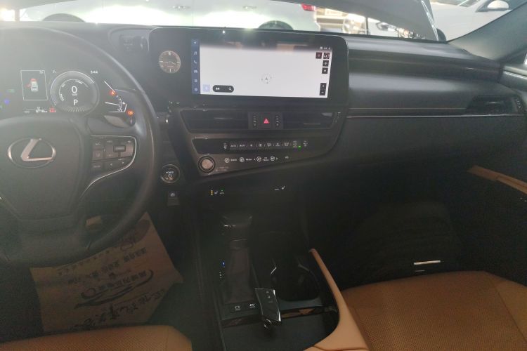 雷克萨斯ES 2022款 300h 卓越版中控内饰16