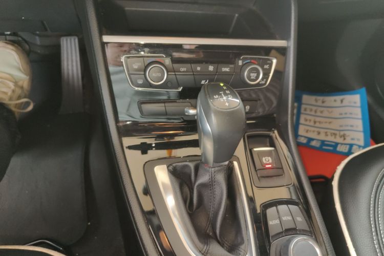 宝马2系旅行车 2016款 218i 领先型中控内饰18