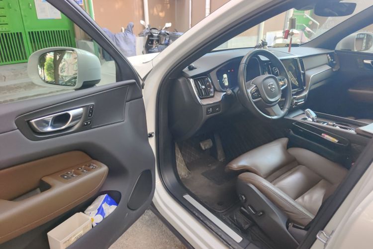 沃尔沃XC60 2022款 B5 四驱智逸豪华版中控内饰20