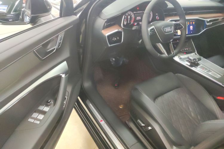 奥迪A6L 2025款 改款 45 TFSI 臻选动感型中控内饰20