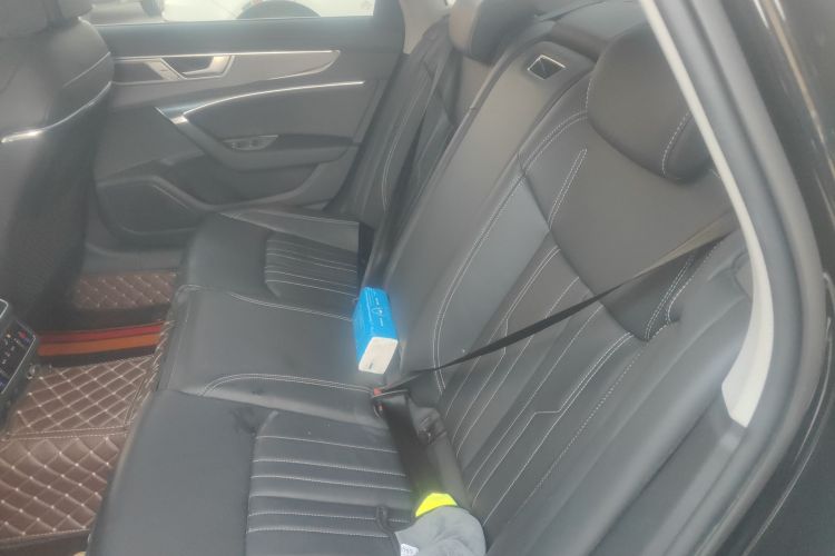 奥迪A6L 2024款 45 TFSI 臻选致雅型中控内饰21