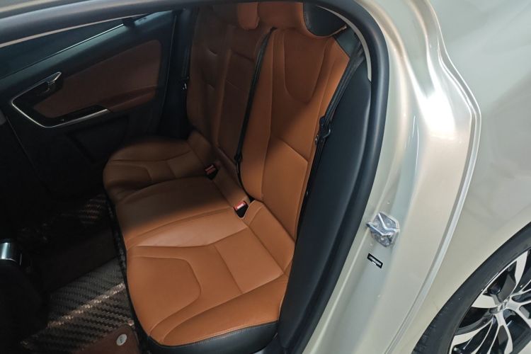 沃尔沃S60 2019款 S60L 改款 T5 智进进阶版中控内饰21