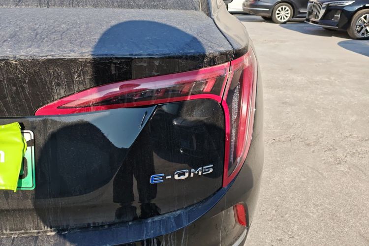 红旗E-QM5 2023款 改款 基础出行版车身外观9