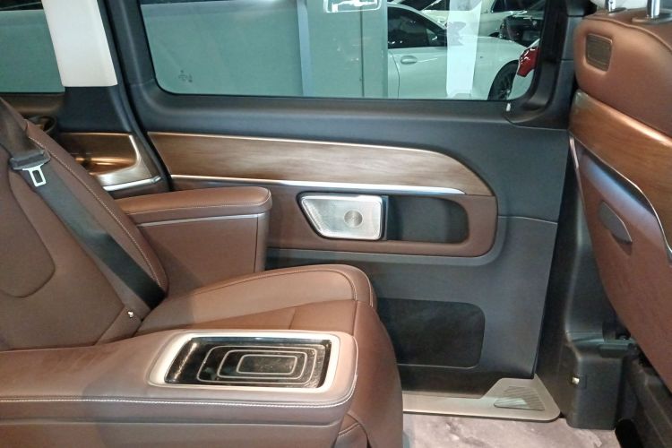 奔驰V级 2022款 V 260 L 长轴距豪华版中控内饰7008
