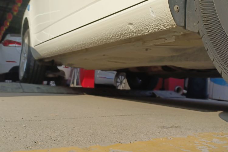 斯柯达 晶锐 2017款 1.4L 自动车享版机舱底盘29