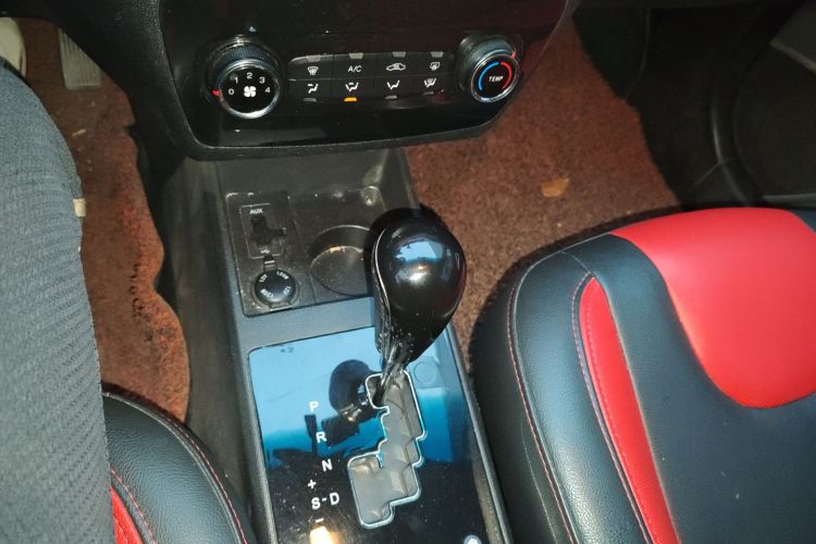 江汽集团 瑞风S2 2015款 1.5L CVT豪华智能型中控内饰18