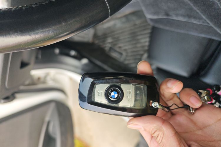 宝马3系 2018款 318i中控内饰11