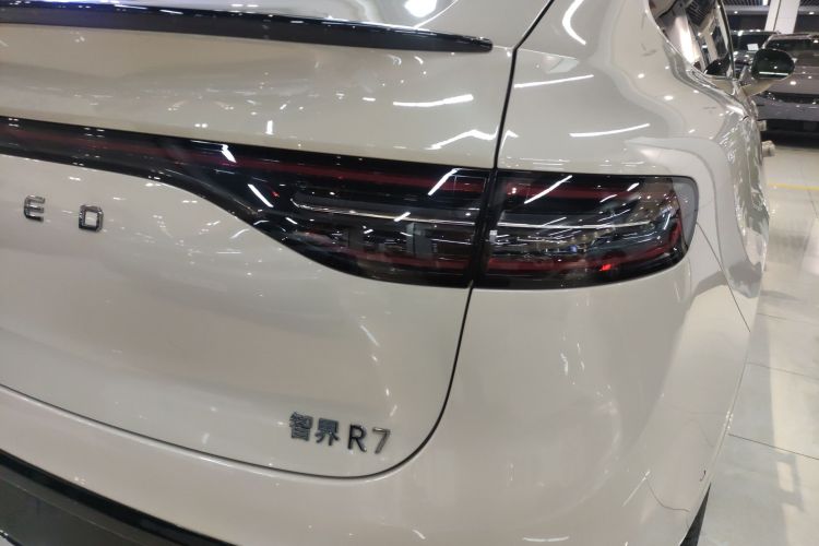 鸿蒙智行 智界R7 2025款 增程 251km Max车身外观9