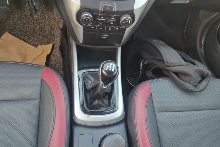 长安 逸动 2013款 1.6L 手动俊酷型 国IV中控内饰18