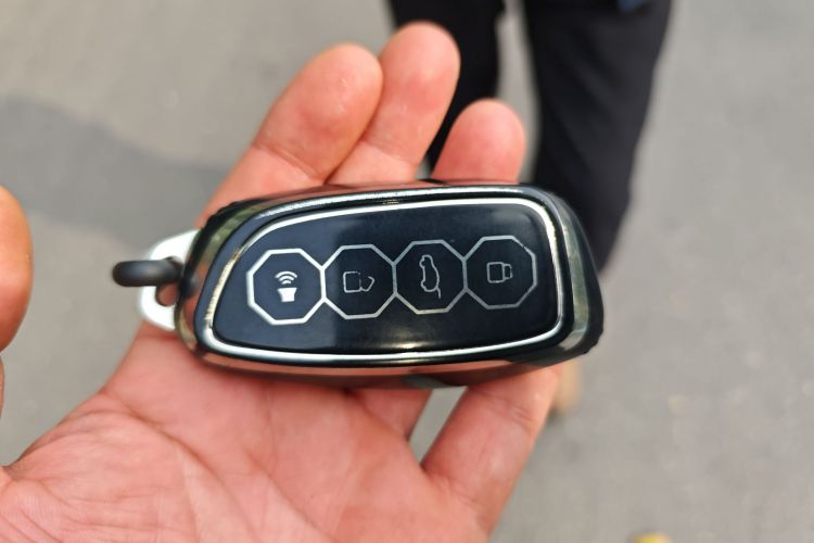 哈弗枭龙 2023款 1.5L 110KM领航版中控内饰11