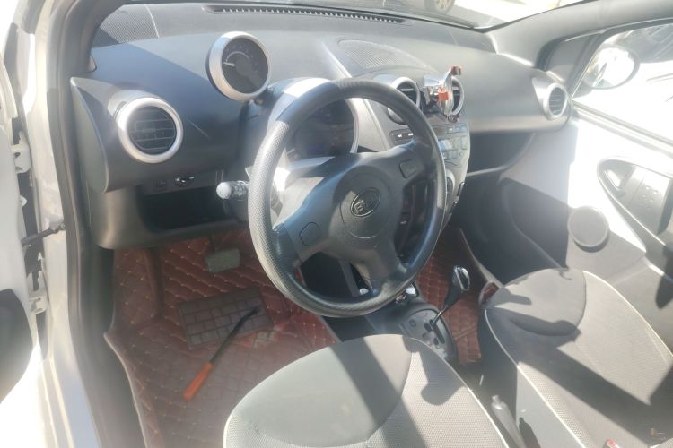 比亚迪F0 2015款 1.0L AMT 铉酷型中控内饰13