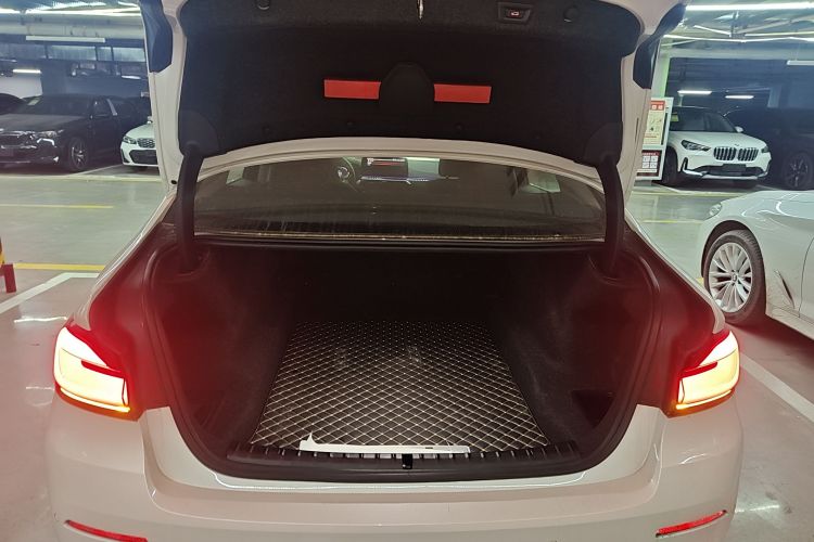 宝马5系 2022款 改款二 525Li 豪华套装机舱底盘23