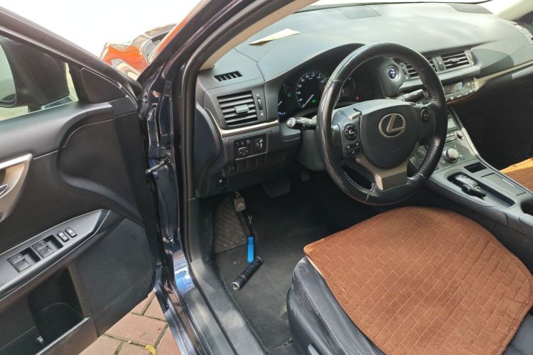 雷克萨斯CT 2014款 CT200h 精英版 单色中控内饰20